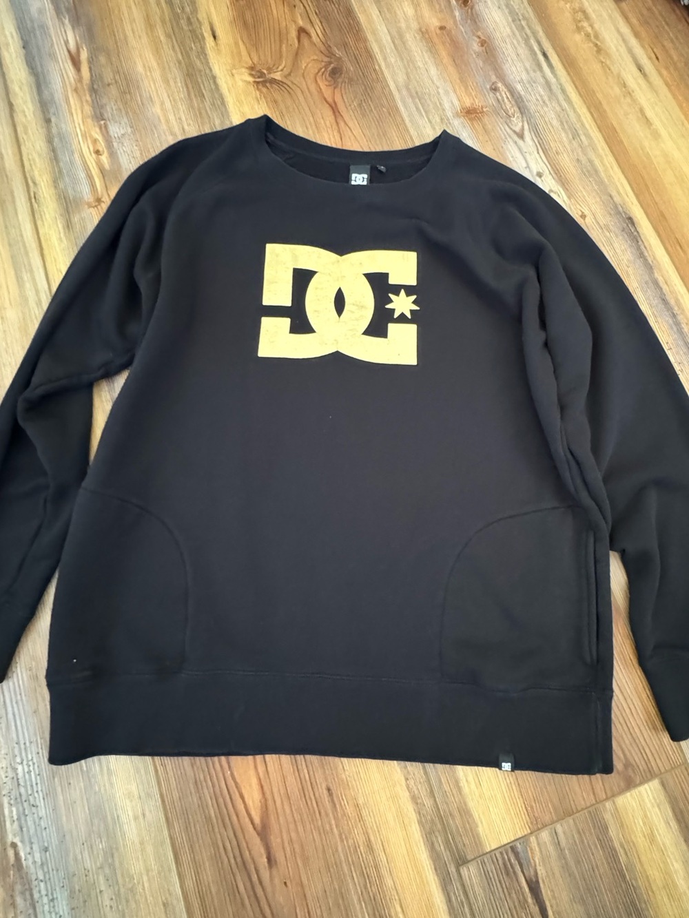 *rare* VINTAGE DC Black Crewneck Sweatshirt with Gold Logo